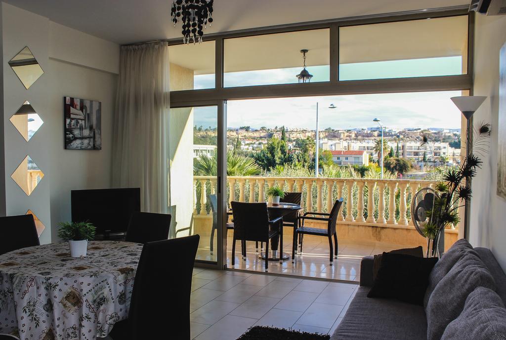 King'S Gardens Apartment Пафос Экстерьер фото