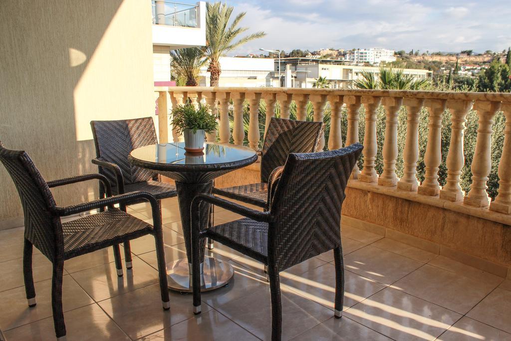 King'S Gardens Apartment Пафос Экстерьер фото