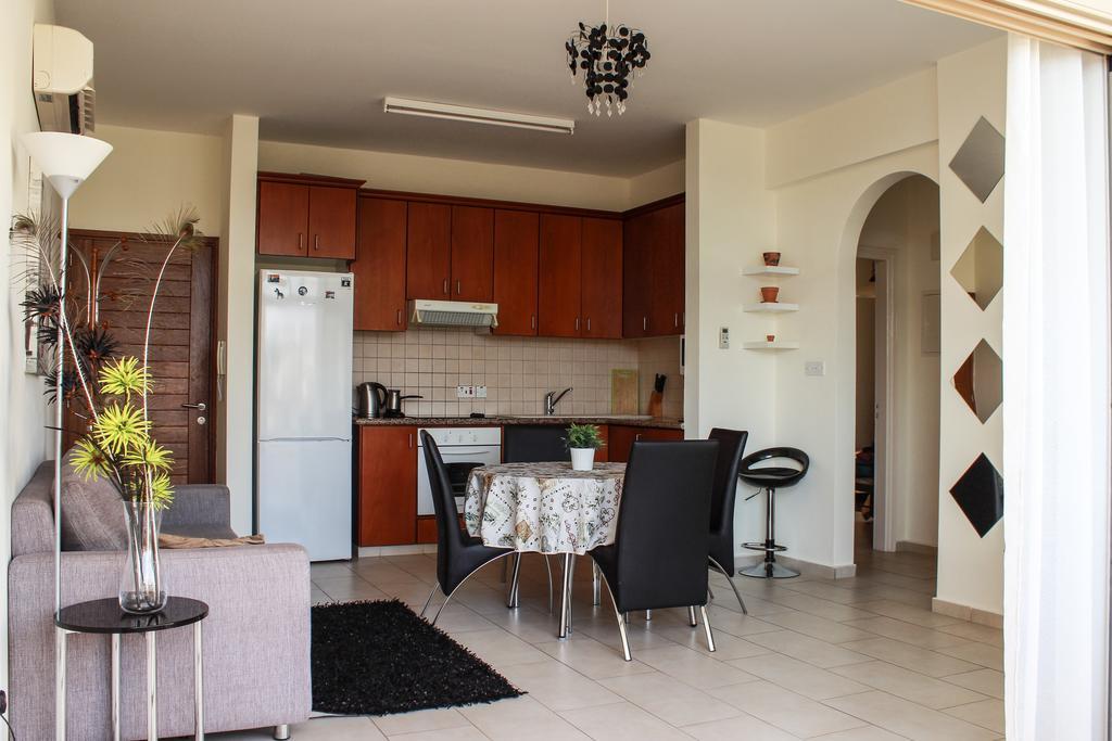 King'S Gardens Apartment Пафос Экстерьер фото