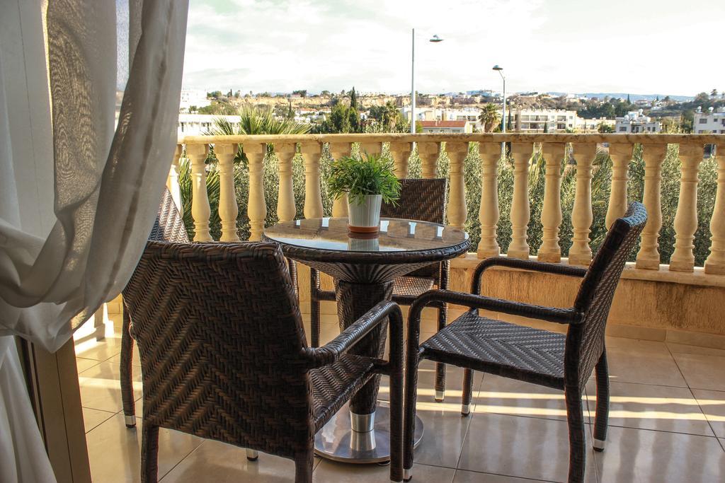 King'S Gardens Apartment Пафос Экстерьер фото