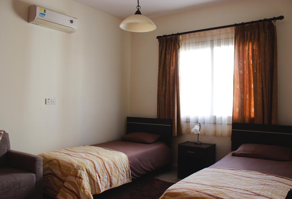 King'S Gardens Apartment Пафос Экстерьер фото