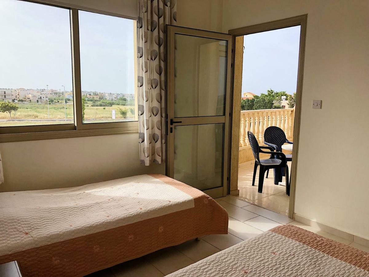 King'S Gardens Apartment Пафос Экстерьер фото
