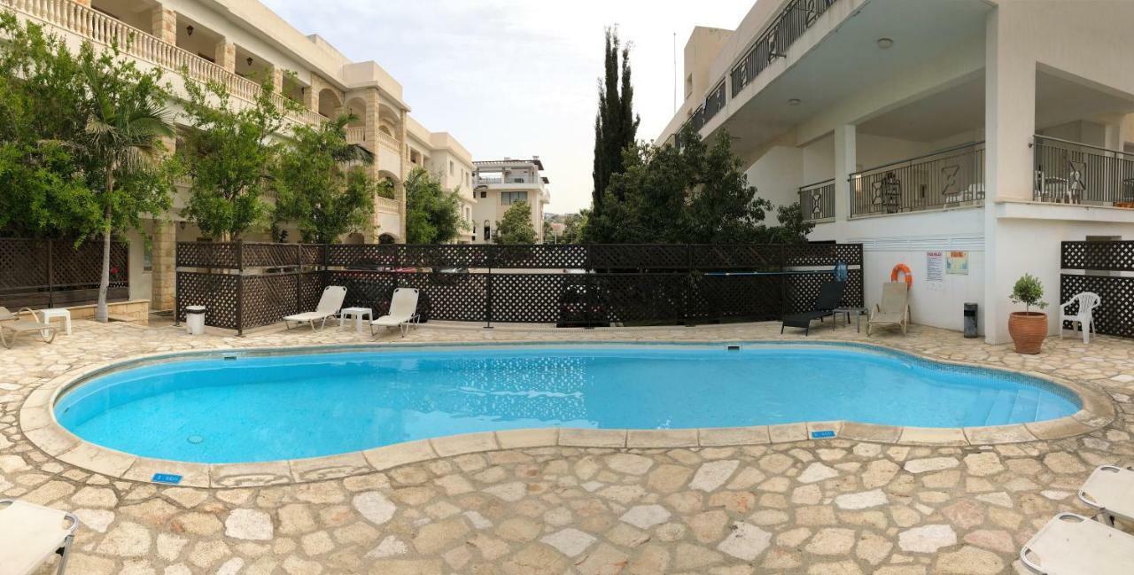 King'S Gardens Apartment Пафос Экстерьер фото